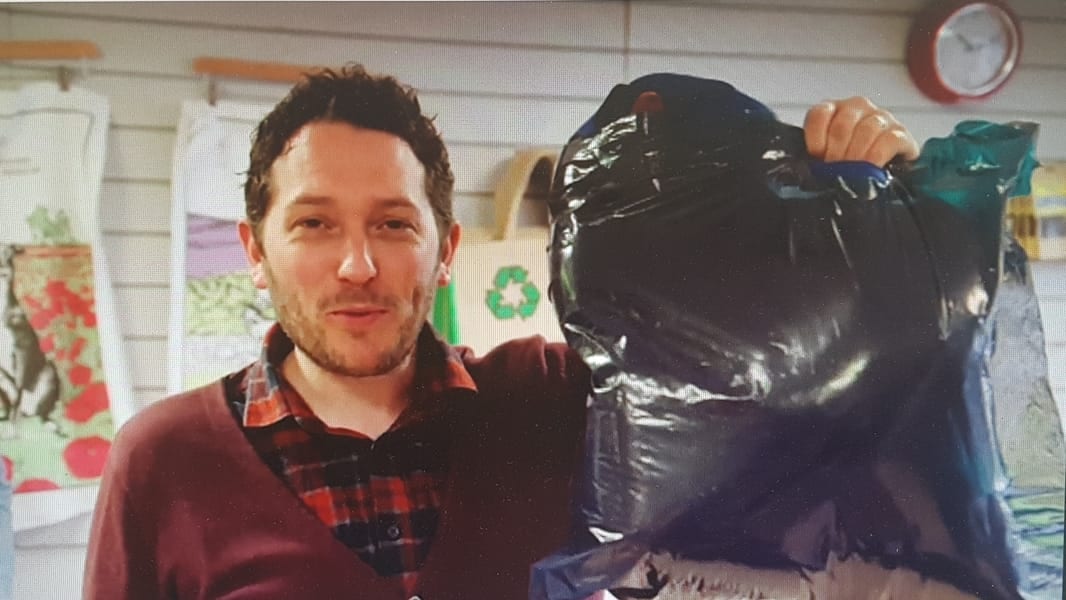 Tia shop features in ‘Meet the Richardsons’